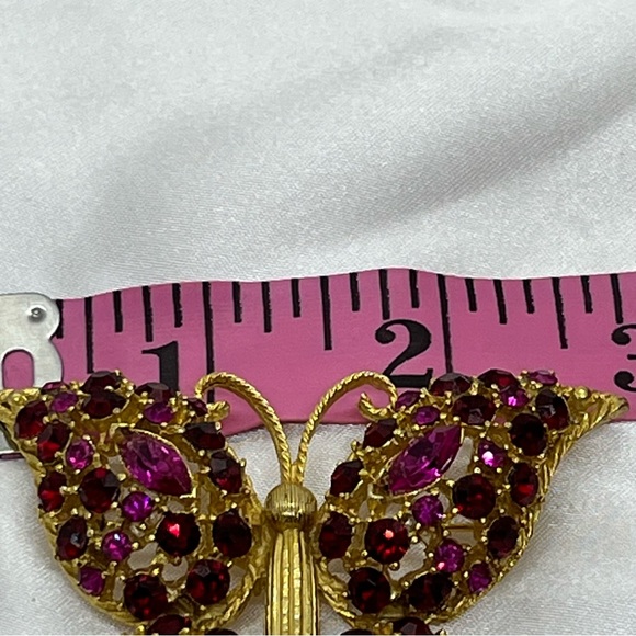 Large Gold Tone Fuchsia and Ruby Rhinestone Butterfly Brooch Pin VTG - Picture 8 of 10